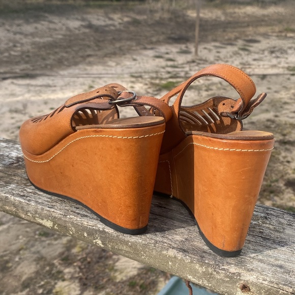 Robert Cleregie Size 7 1/2 Strappy Brown Wedge Heels - Picture 3 of 4